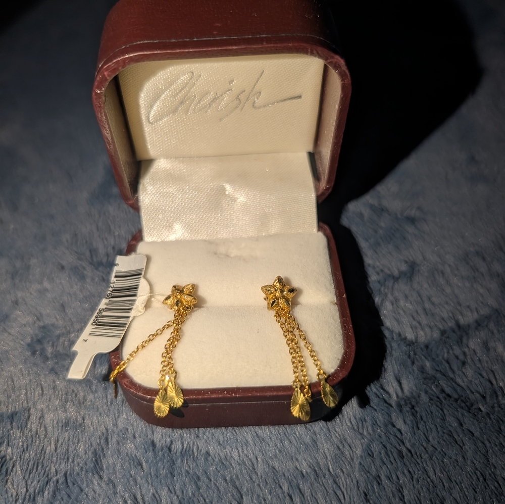 CHERISH shooting star dangle earrings🌠